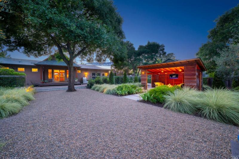 331 Plaza Street, Healdsburg （希尔滋堡） Photo